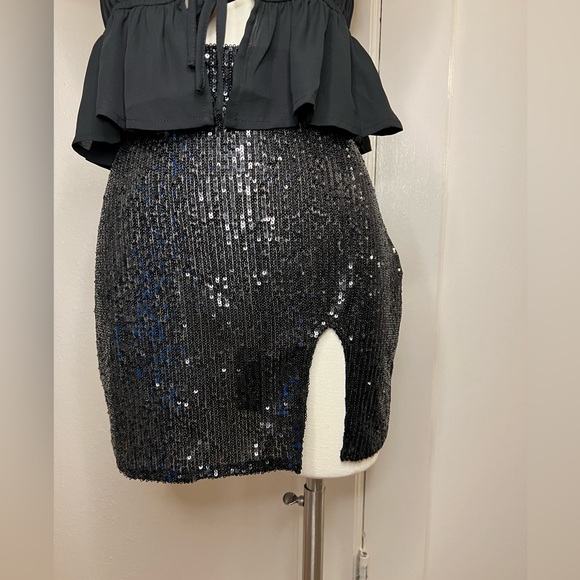 Poppy Mini Skirt 2.0 in Solid Sequin black size medium NWT - Picture 6 of 7